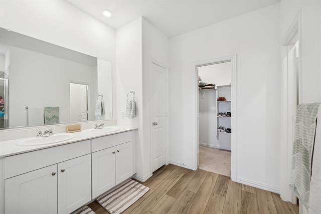 Building Photo - 10040 Thornapple Rd