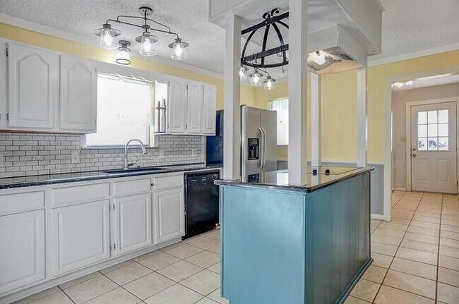 Building Photo - 1704 Frog Pond Rd