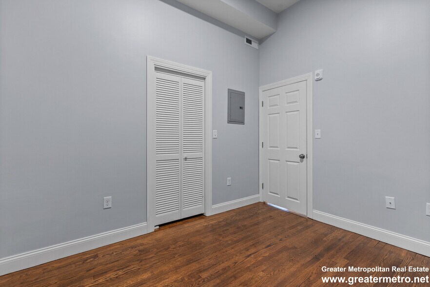 Building Photo - 109 Endicott St