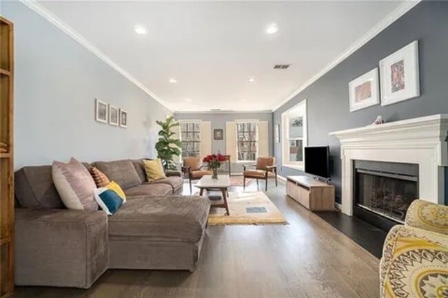 Building Photo - Charming 3bd/2.5bA Home Atlanta Near Emory & CDC w/ Private Fenced Yard in Cul-De-Sac!
