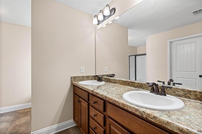 Building Photo - 926 Tudor Ln