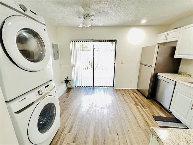 Building Photo - 1121-1123 N Andrews Ave