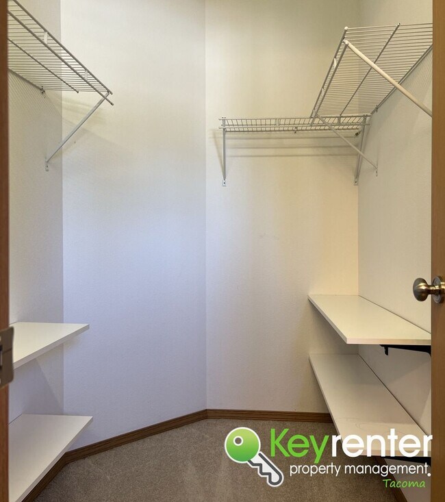 Building Photo - Fern Hill Family Home: Jack & Jill Bath, F...