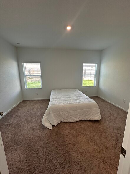 Building Photo - 5405 Basil Trce