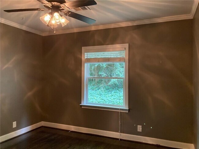 Building Photo - 49 Putnam Cir NE