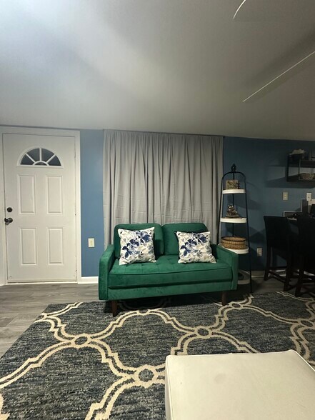 Building Photo - 616 Peak Branch Rd