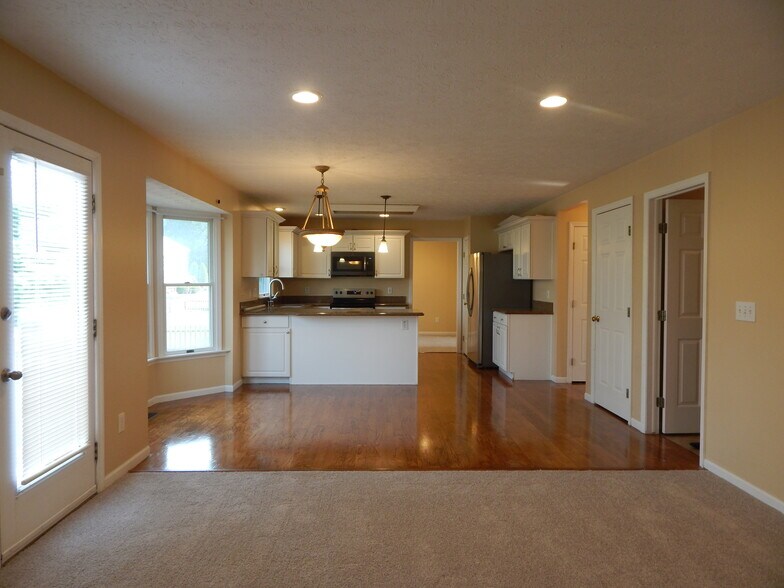 Building Photo - 20 Lexington Ct