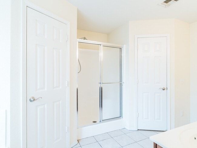 Building Photo - 2402 SW 19th St