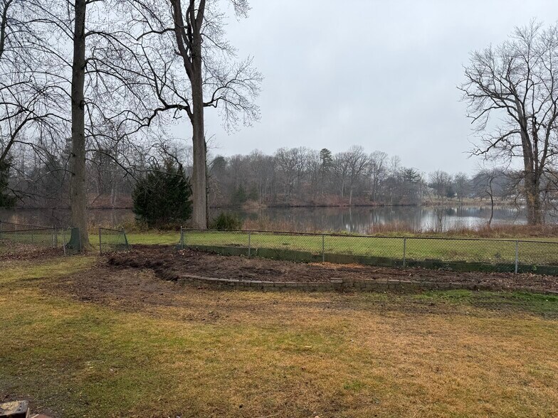 Building Photo - 448 Lake Ave