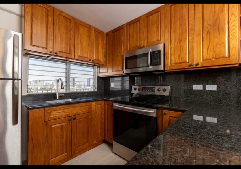 Building Photo - 1617 Keeaumoku St