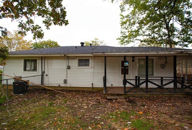 Building Photo - 4 N Meadowcliff Dr