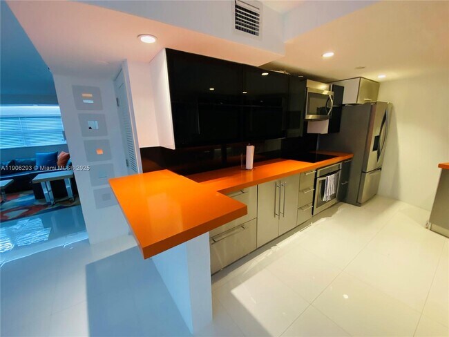 Building Photo - 1881 Washington Ave