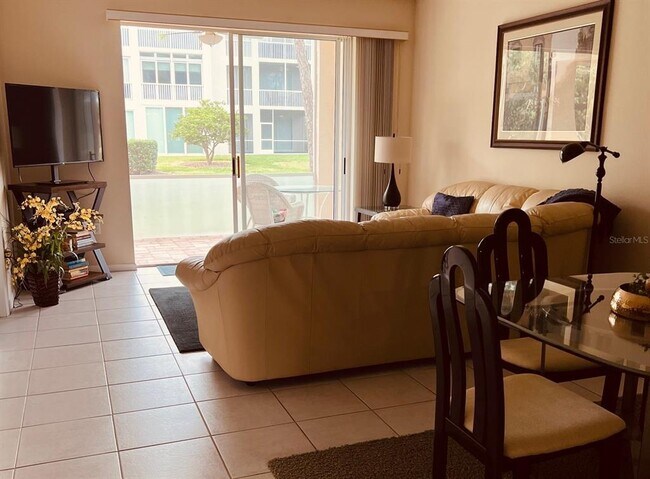 Building Photo - 9620 Club S Cir