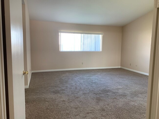 Building Photo - 3 Bedroom 2 Bath Cowles Mountain Home For Rent