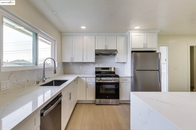 Building Photo - 4034 Rhoda Ave