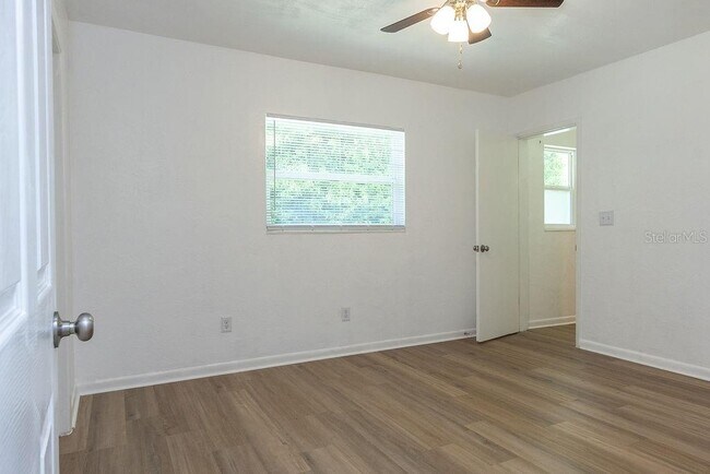 Building Photo - 106 N Kentucky Ave