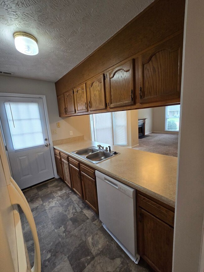 Building Photo - 6850 Shawcross Ln