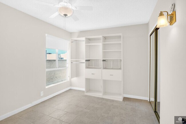 Building Photo - 18411 Hatteras St