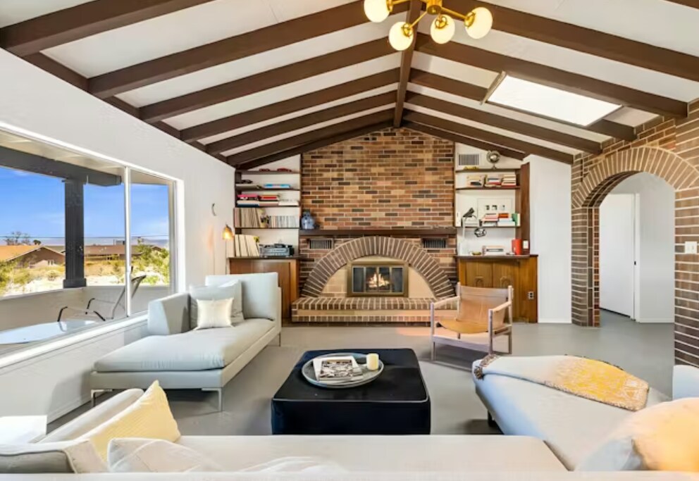 Building Photo - 7657 N Star Ave