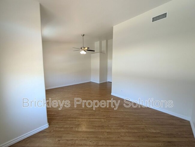 Building Photo - 500 N Roosevelt Ave