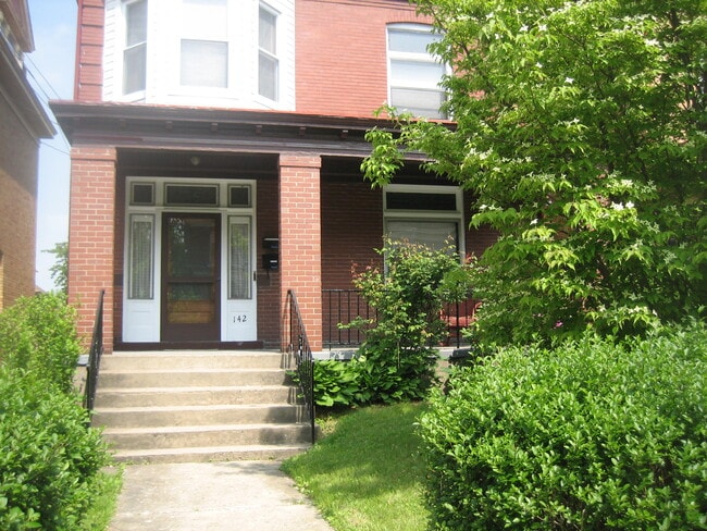 Building Photo - 142 S Bryant Ave