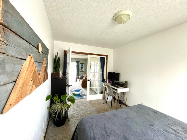 Building Photo - 2319 10th St