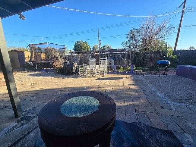 Building Photo - Rooms for Rent – Furnished, Lockable, & Private Backyard! 6 Spots Open.