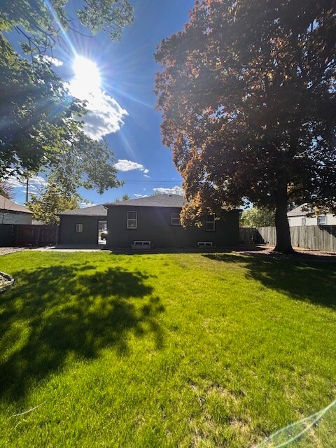 Building Photo - 321 S Bowdish Rd