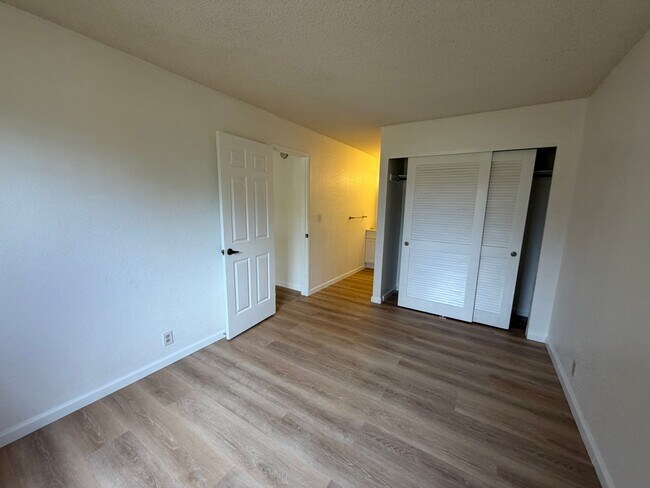 Building Photo - Ihona K2 One bedroom, one bathroom, one parking ground level townhouse.