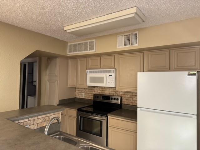 Building Photo - 2311 Basil Dr