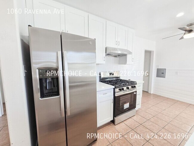 Building Photo - 1060 N Ravenna Ave