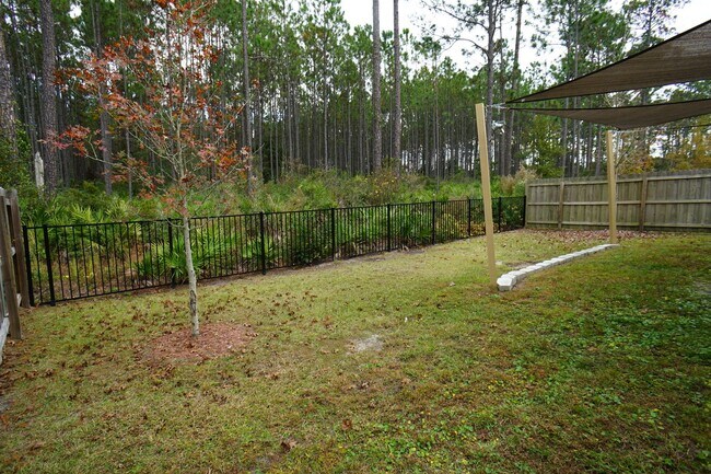 Building Photo - 4/2 Big Family Home In Adams Lake Availabl...