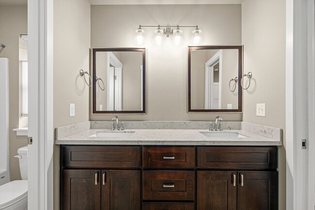 Building Photo - Modern 4-Bed Tacoma Home | Energy Efficien...