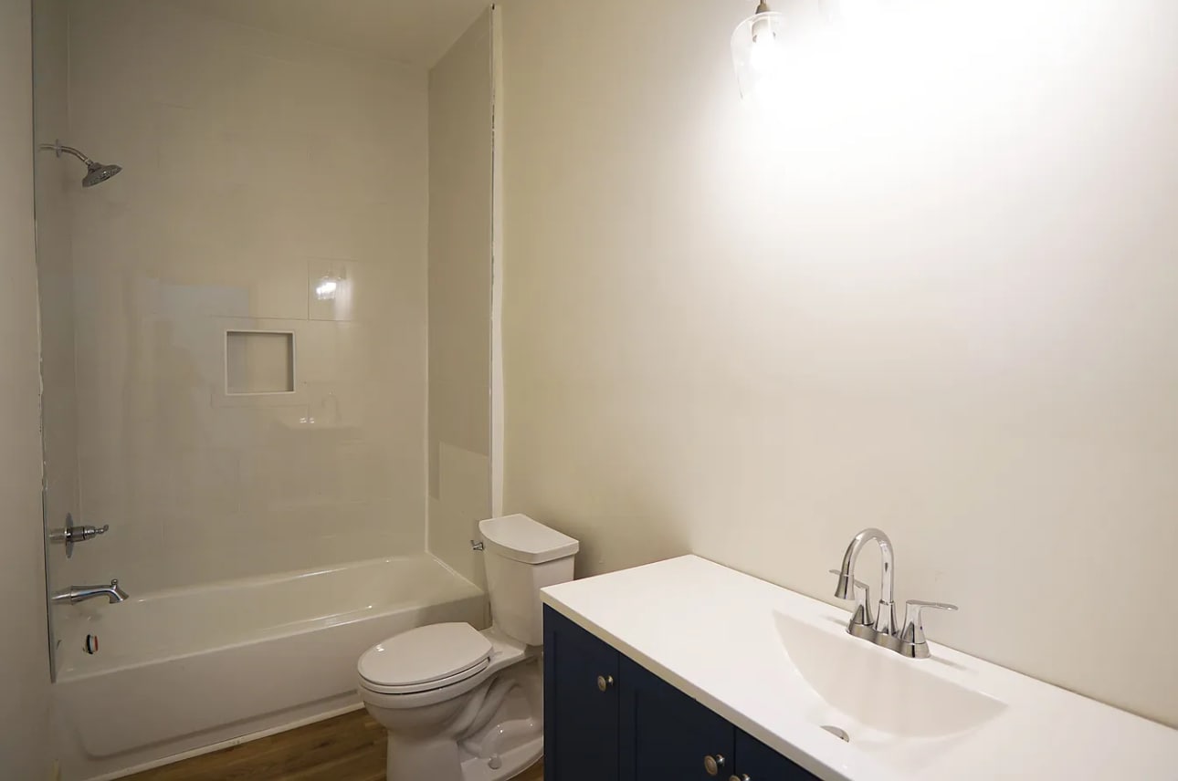 Bathroom 2 - 1101 Pierce St