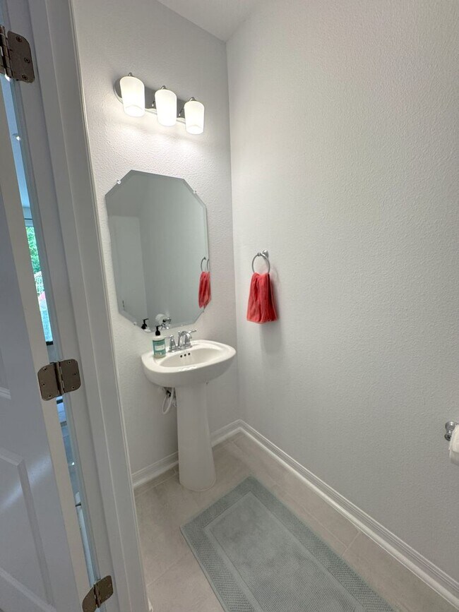 Building Photo - 3 BR/  2.5 BA  Townhome - ANNIES WALK