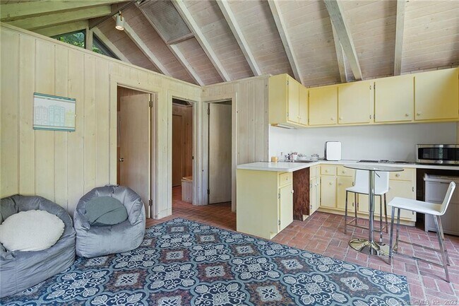 Building Photo - 33 Riverfield Dr