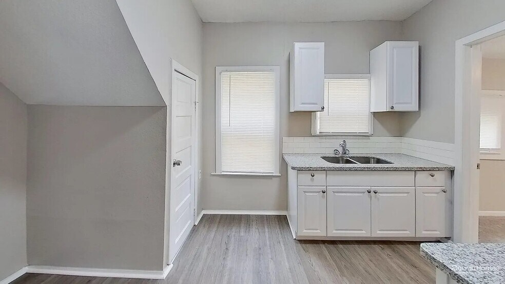 Building Photo - 215 North 23 Street, 66102; #1202866 - 1202866