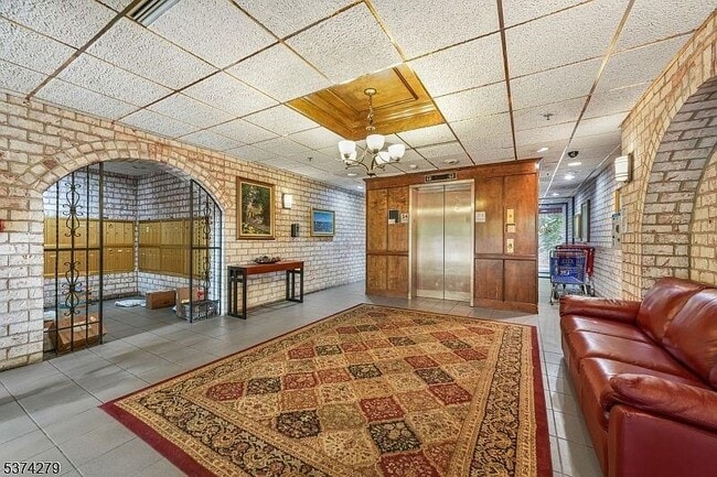 Building Photo - 55 Clinton Pl