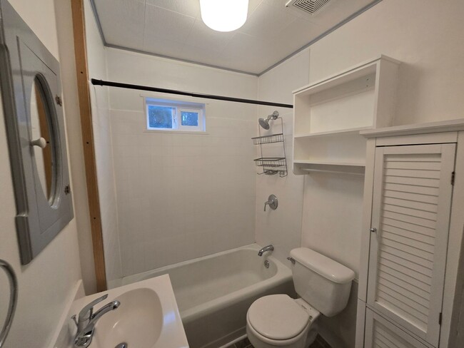 Building Photo - 3BR Northern McKinleyville home is close t...