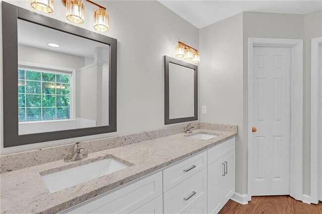 Building Photo - 3527 Chastain Glen Ln NE