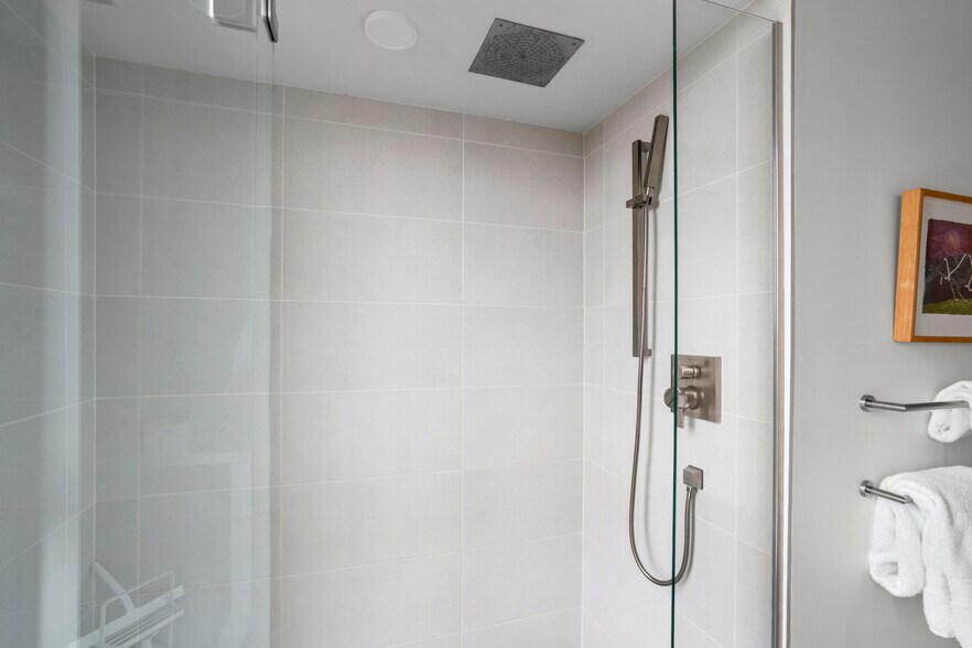 Building Photo - 12 NE Fremont St