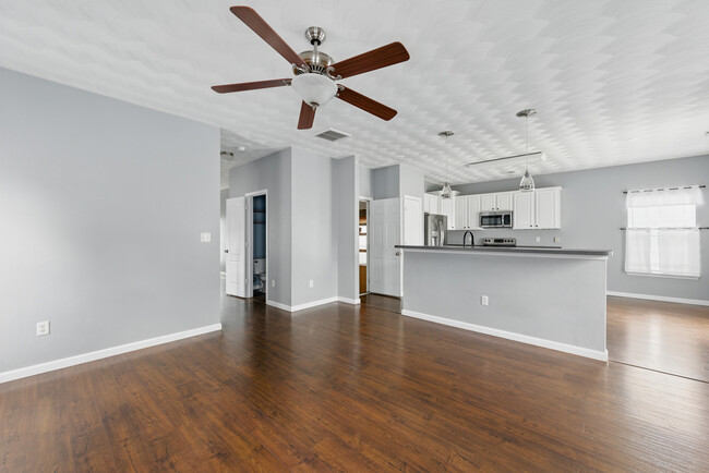 Building Photo - 1023 Snead Dr