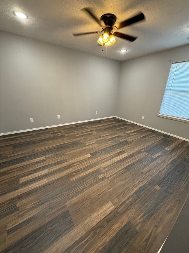 Building Photo - 1507 Heather Ct