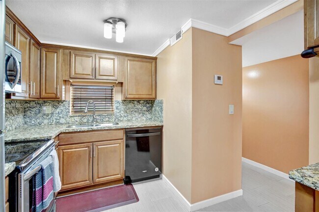 Building Photo - 8980 S Hollybrook Blvd