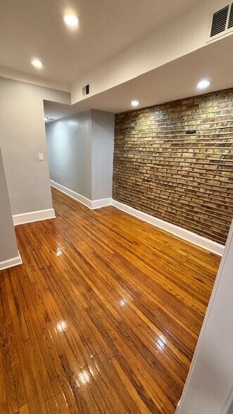 Building Photo - 2514 N Harding Ave