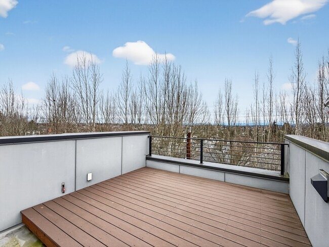 Building Photo - 2013 15th Ave S