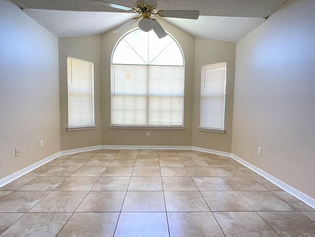 Building Photo - 903 Piedmont Pl