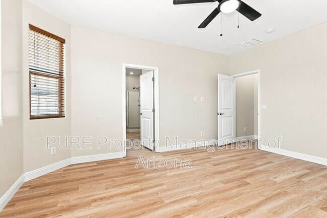 Building Photo - 1711 W Paisley Dr