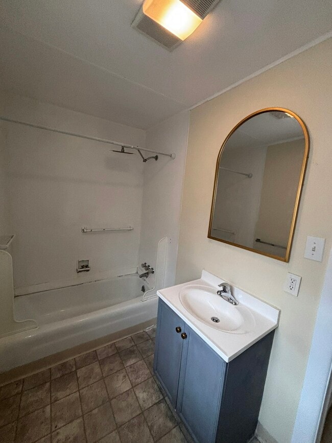 Building Photo - 363 N Maple Ave