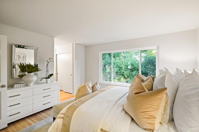 Building Photo - 3811 Farm Hill Blvd